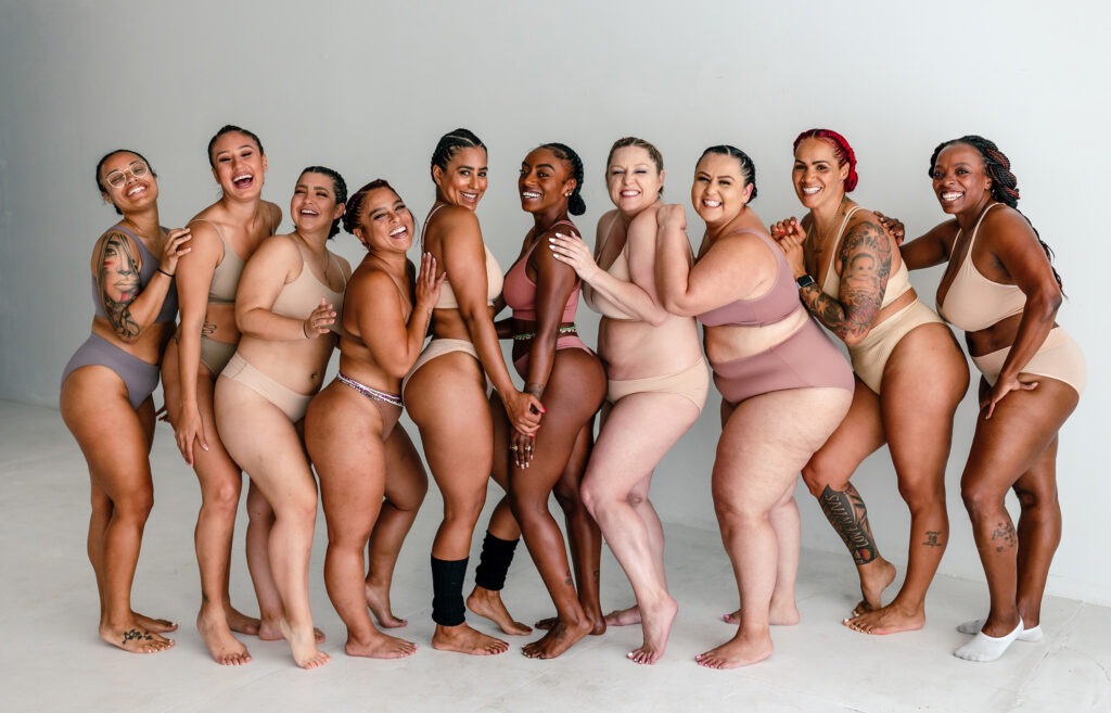 Plus-size women post photos of themselves in Curvy Girl Lingerie to  celebrate 'real beauty